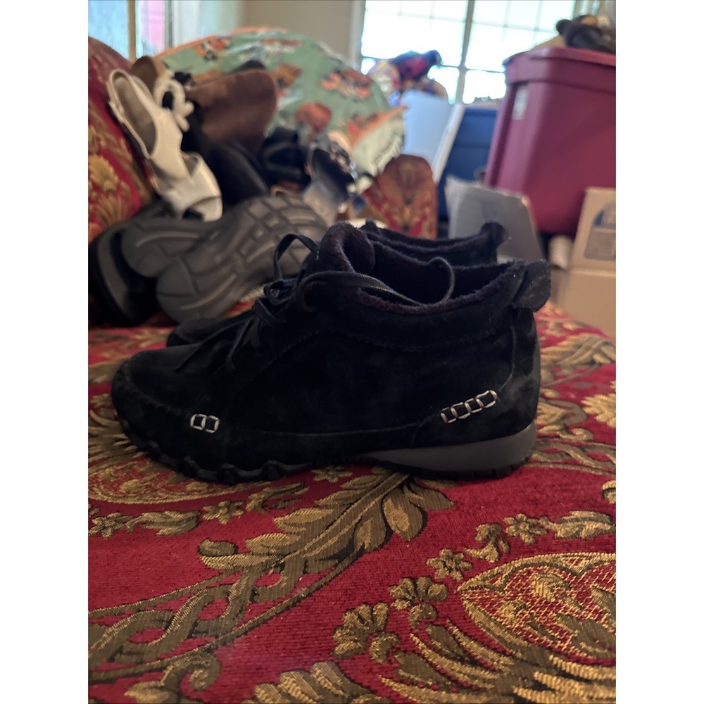 Skechers Women's BIKERS - LINEAGE - Moc-Toe Lace-Up Chukka Boot Black Size 8